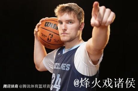 神射手!卡姆-斯潘塞全场三分6中6,砍下20分2篮板4助攻 神射手!卡姆-斯潘塞全场三分6中6,砍下20分2篮板4助攻